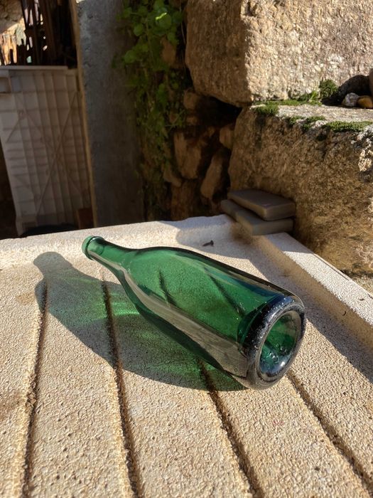 Pupitres e Garrafas para fazer Espumante