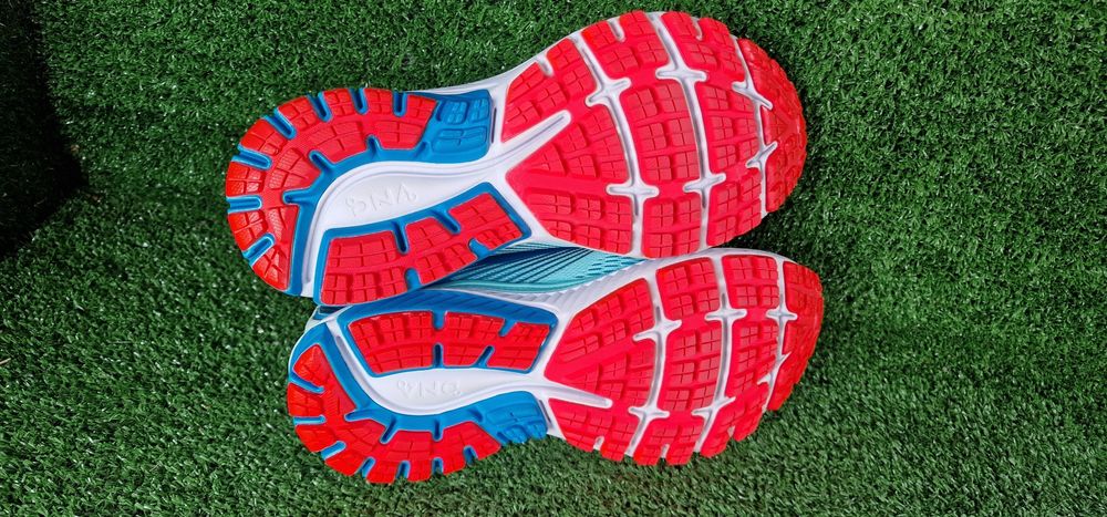 Кросовки жіночі для тренувань brooks chost 10