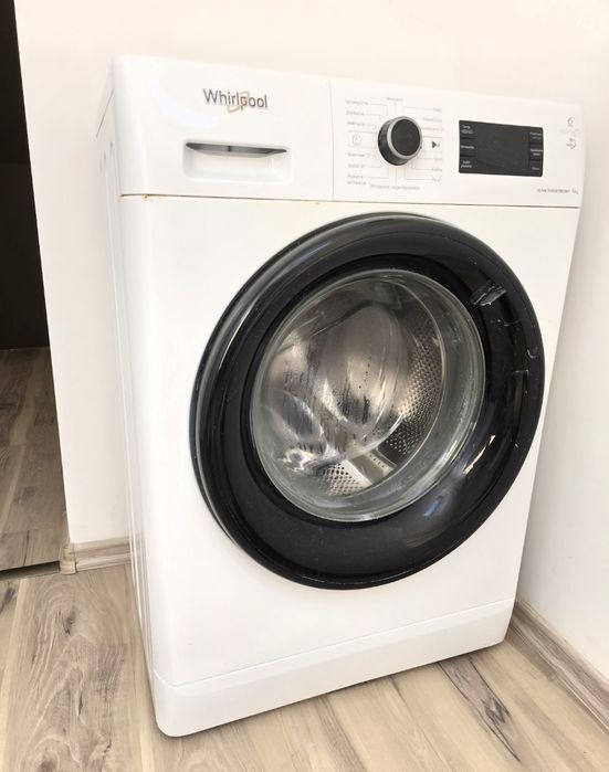 pralka Whirlpool z silnikiem inwerterowym uszkodzone łożysko bębna