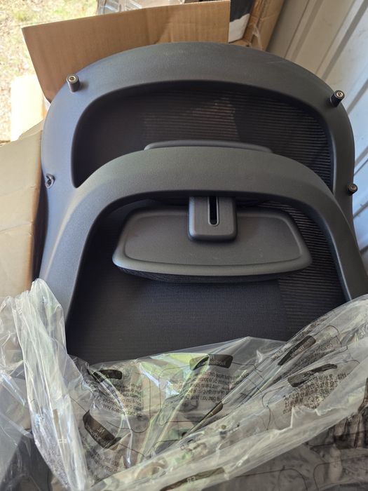 Ergonomiczny fotel biurowy Colamy Black z siatki