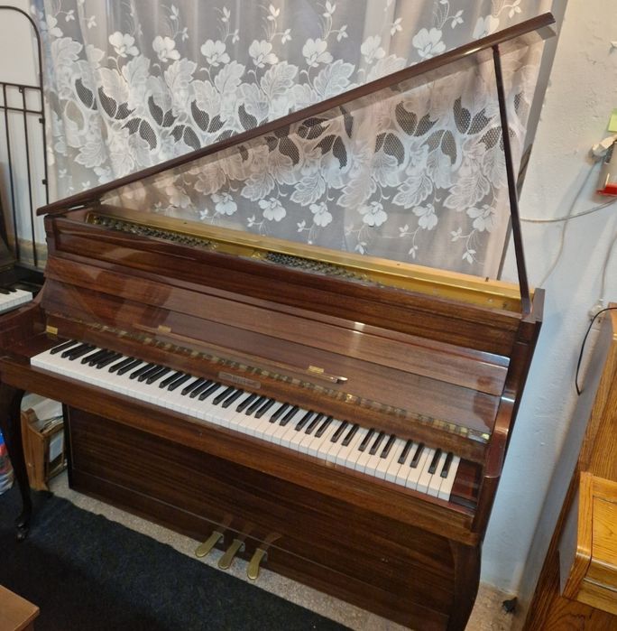 Holenderskie pianino marki Rippen.