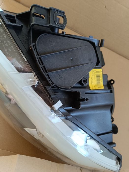 BMW 3 E92 93 reflektor lampa lewy przód Nowa Magneti Marelli