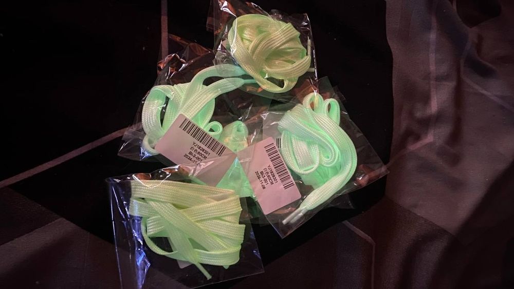 Шнурки светящиеся новые