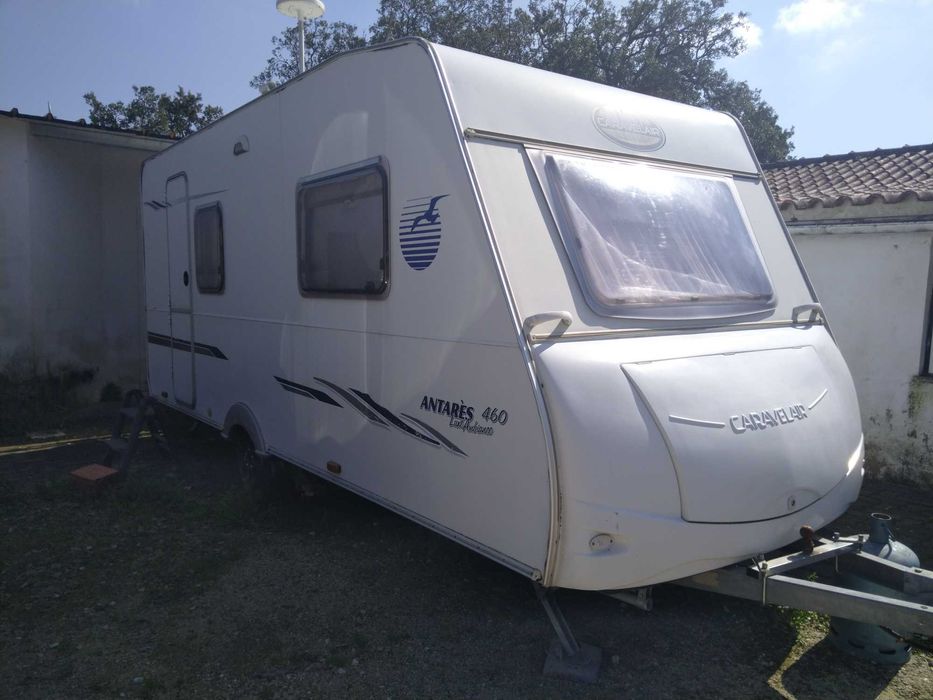 Caravana Caravelaire Antaras 460 – Ano 2006 – 4 Lugares