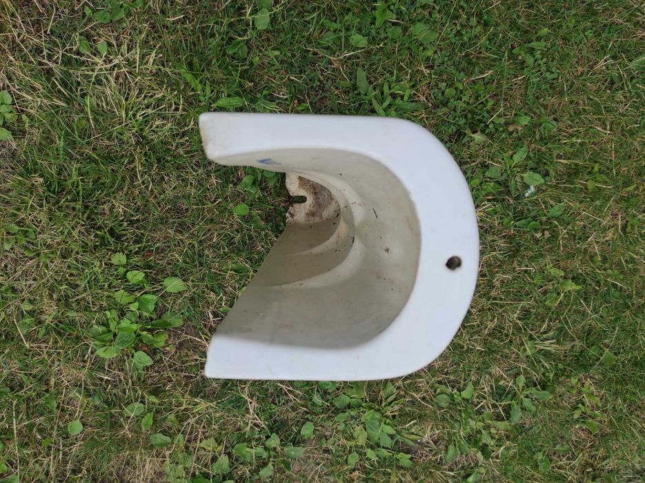Postument (noga) pod umywalkę