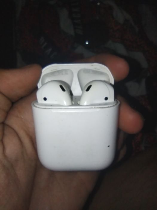AirPods 1 или  AirPods 2