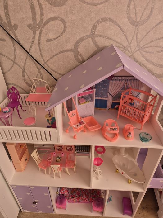 Продам кукольный домик ( деревянный)