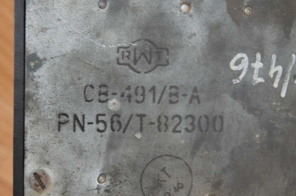 Stary telefon z bakelitu RWT z 1965 roku.