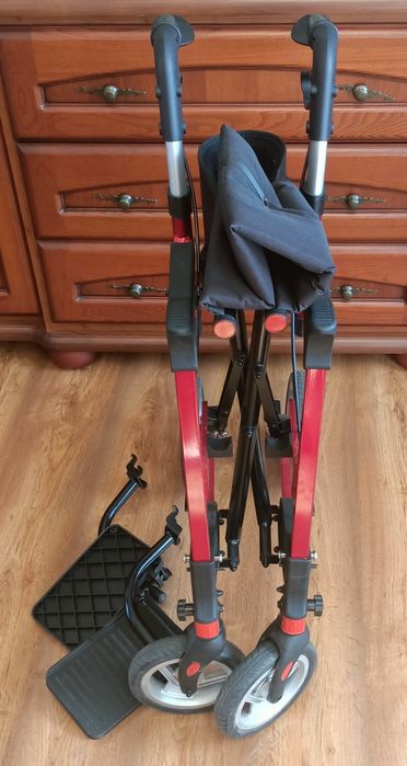 Balkonik chodzik dla starszej osoby składany