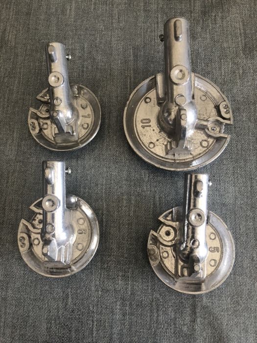 4 bocas para fogao novas e dois modelos  cabides novos