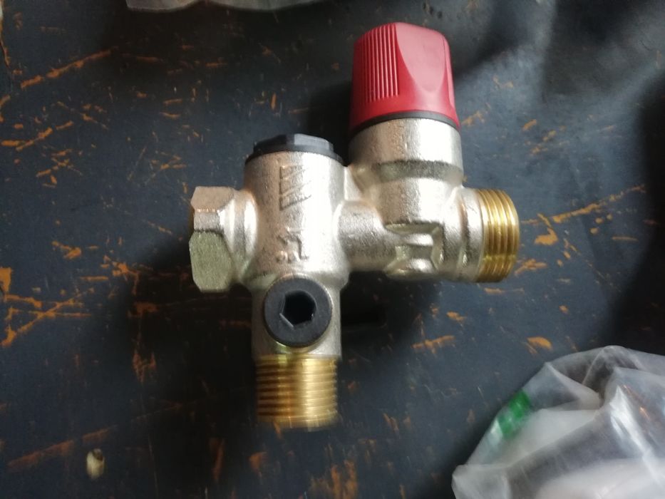 Zawór bezpieczeństwa Watts 1/2, 4kW,7 bar