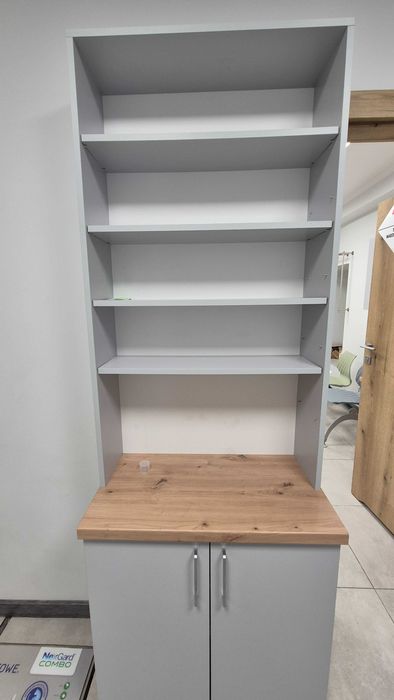 Regał z blatem roboczym i zamykaną szafka, Egger, stan b. dobry
