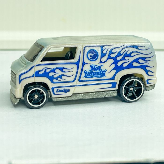 HotWheels ‘77 Dodge Van Custom Lote de 2 com rara Color Shifter
