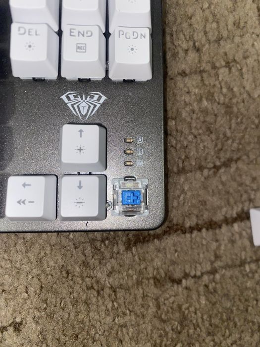 Продам клавиатуру аула