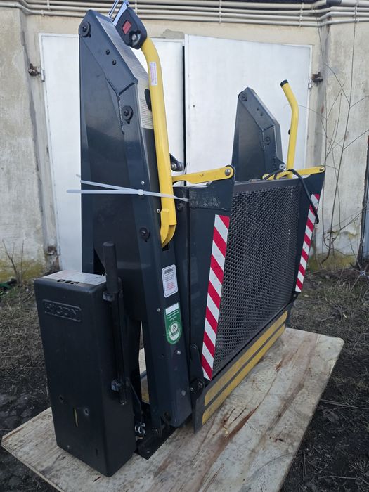 Ricon Rampa platforma załadunkowa dla wózków inwalidzkich do busa