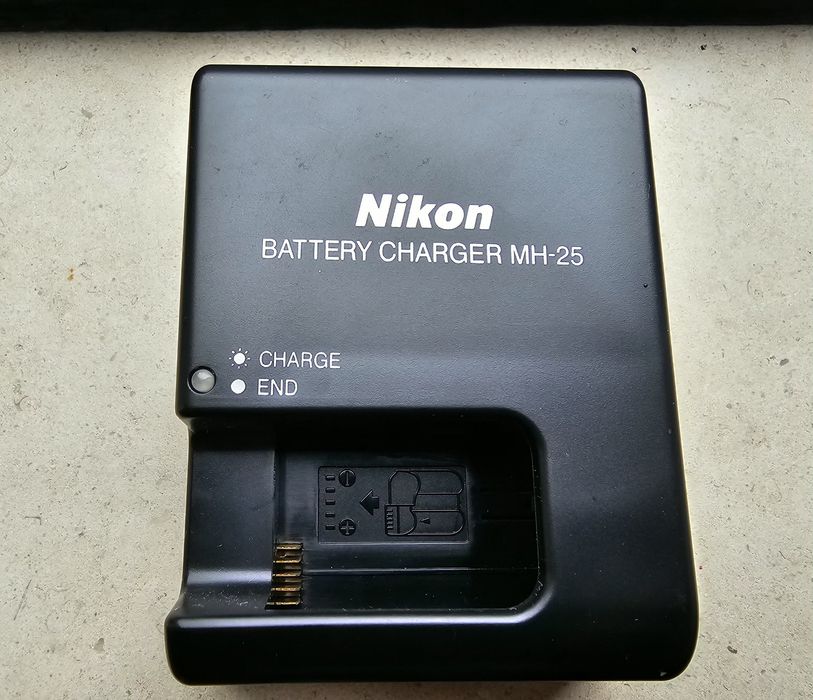 Caregador NIKON  MH 25