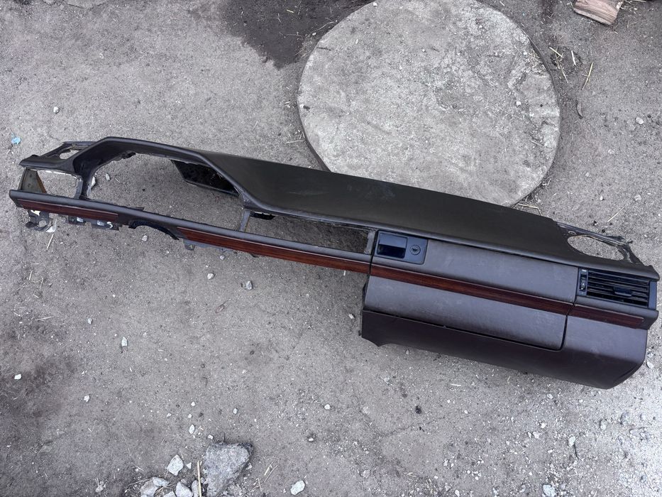 Приборна панель Mercedes w124