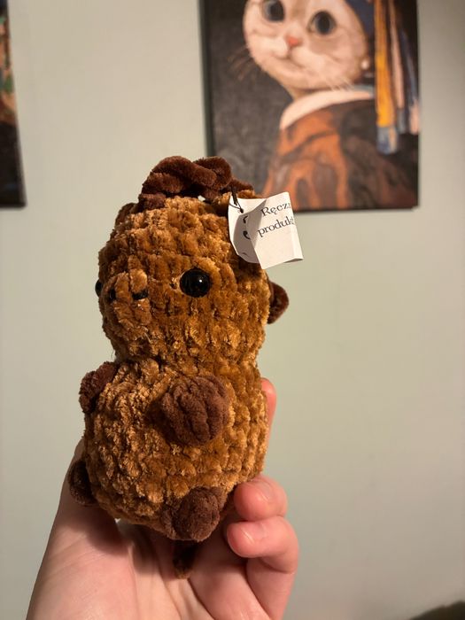 Mały pluszowy koń na szydełku