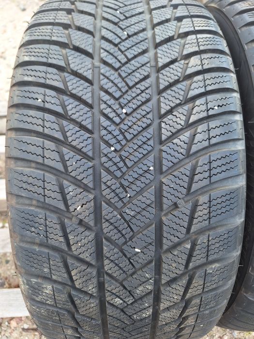 Opony zimowe Bridgestone Blizzak LM 001  245 40 r18 93V AO