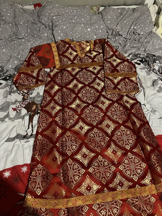 Червоний Дияконський стихарь підходить і для паламаря.