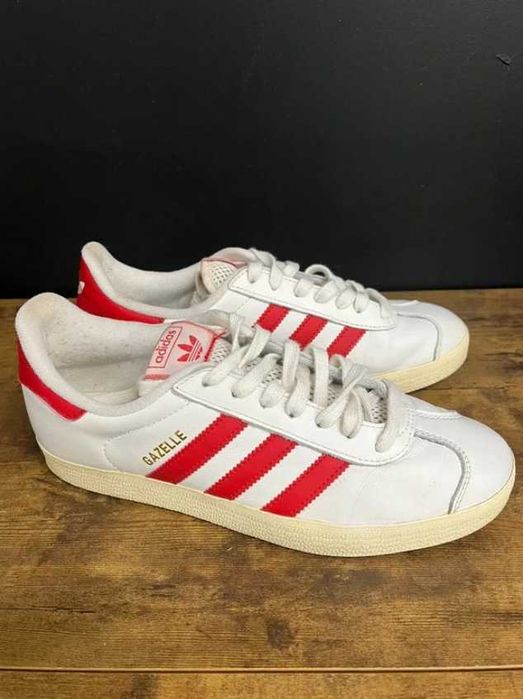1C. Białe skórzane sneakersy Adidas Gazelle