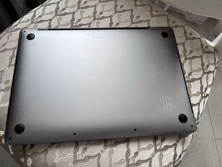 Mackbpok pro 2017 A1706, apple
