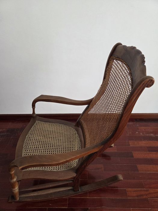 Cadeira de baloiço antiga