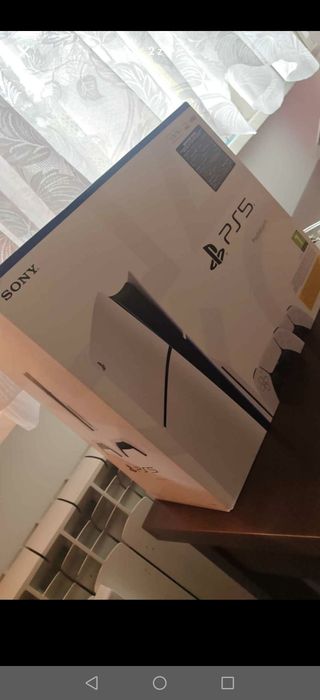 Nowa Konsola ps5 slim z napędem oraz dwoma padami