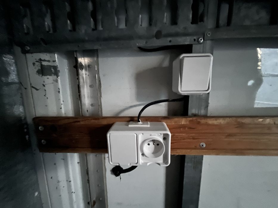 Kontener   Elektryka jak nowy