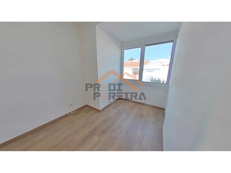 Apartamento T3 totalmente remodelado - Santo António dos Cavaleiros...