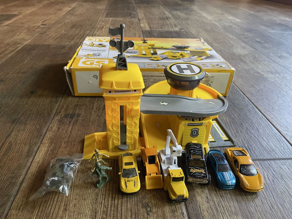 Парковка,машинки,гірка