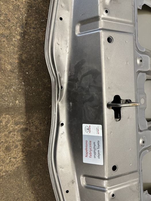 Toyota Verso 09-18 maska pokrywa silnika uszkodzona