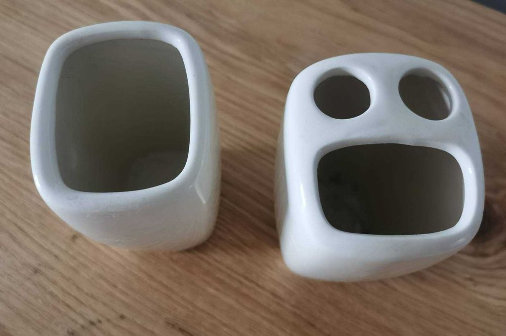 Zestaw łazienkowych kubków ceramicznych