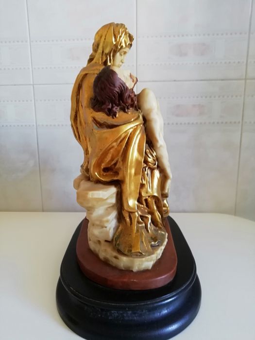 Estatueta La Pietá