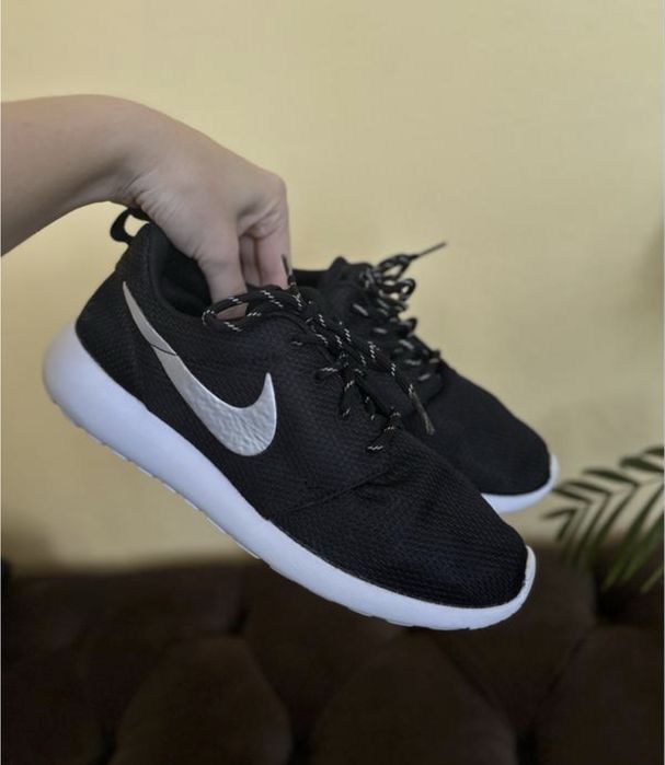 Кросівки Nike..