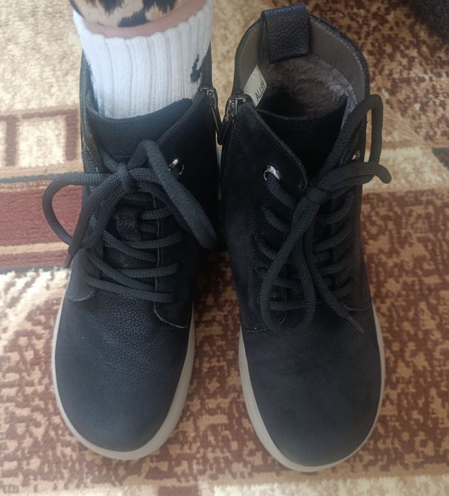 Продам женские ботинки из натуральной кожи нобук