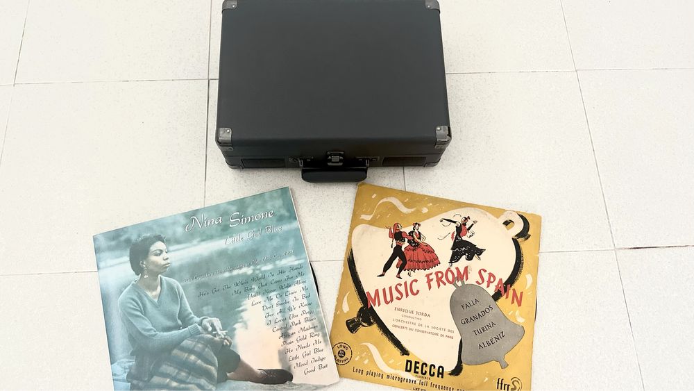 Toca-discos vintage Crosley + 2 Vinis
