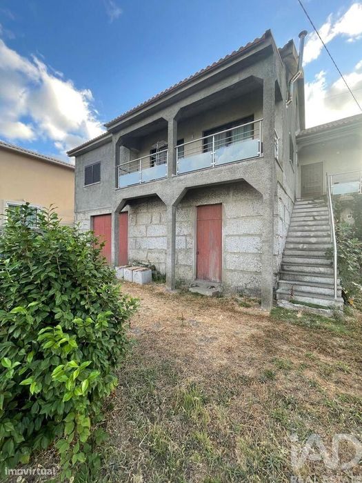 Moradia isolada T4 em Madalena e Samaiões de 248 m2