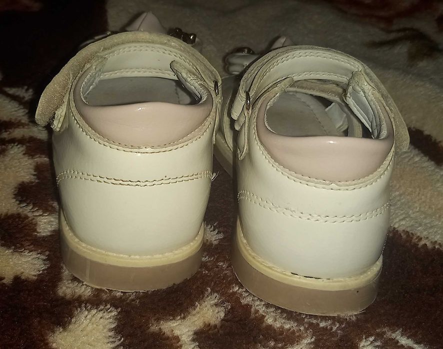 Босоніжки для дівчинки 28 розмір