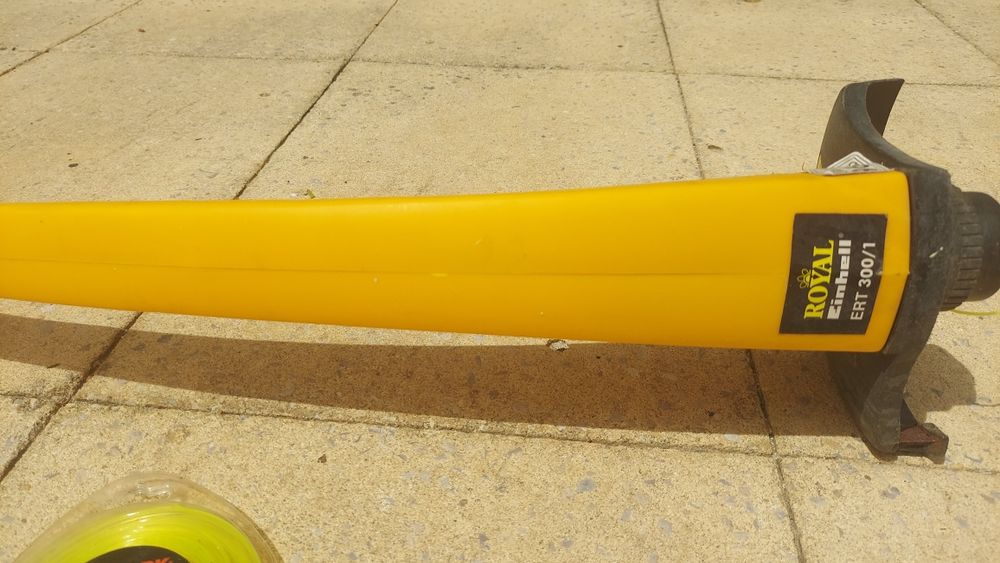 Aparador de relva com rolo de fio suplementar