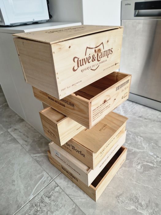 Caixa de vinho em madeira