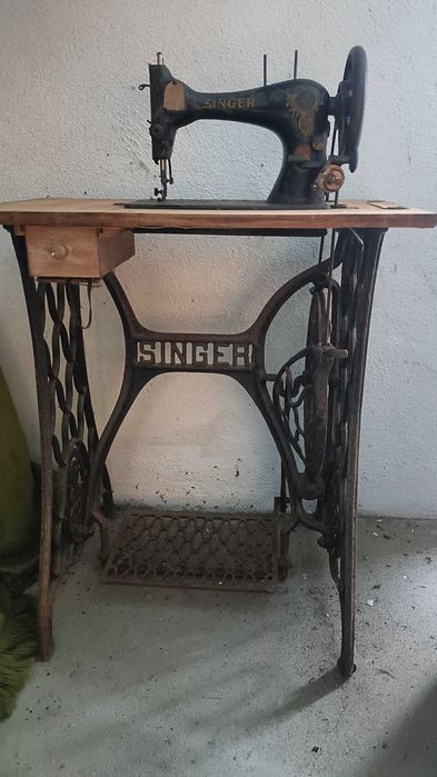 Máquina costura Singer antiga