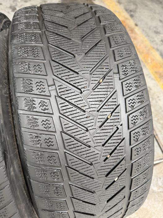 Шини зимові R20 245 35 Vredestein Склад Осокорки RLX