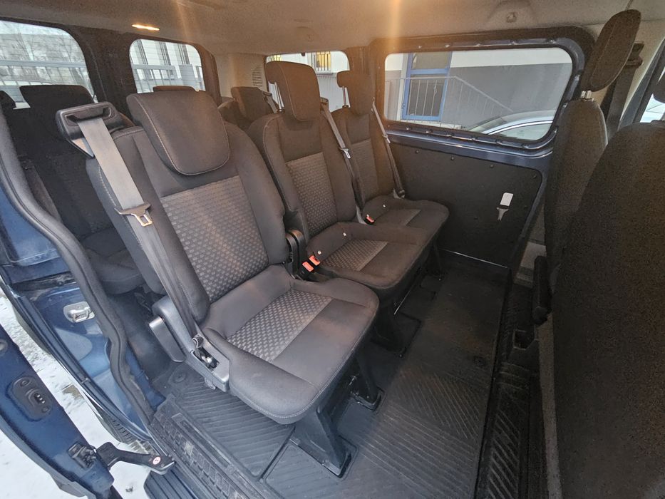 Wynajem busa Ford Transit Custom L1H1 9 osobowy 2020 r.
