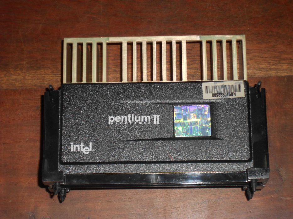 Various vintage Intel CPU processors in good condition434644756590776321