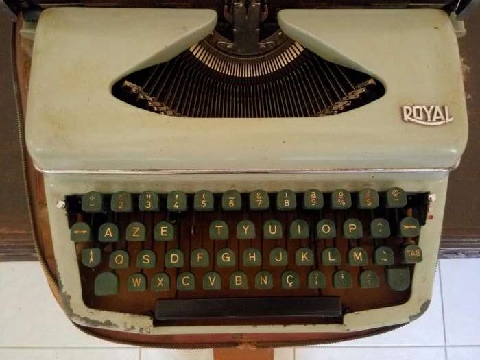 Máquina escrever Royal