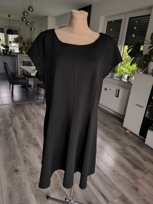R.50 czarna sukienka plus size rozkloszowana