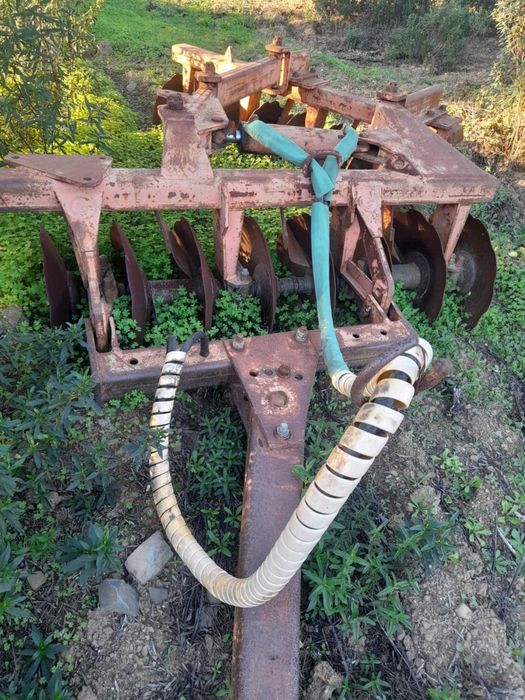 Maquina de arrastos e grade 16/28. Conjunto.