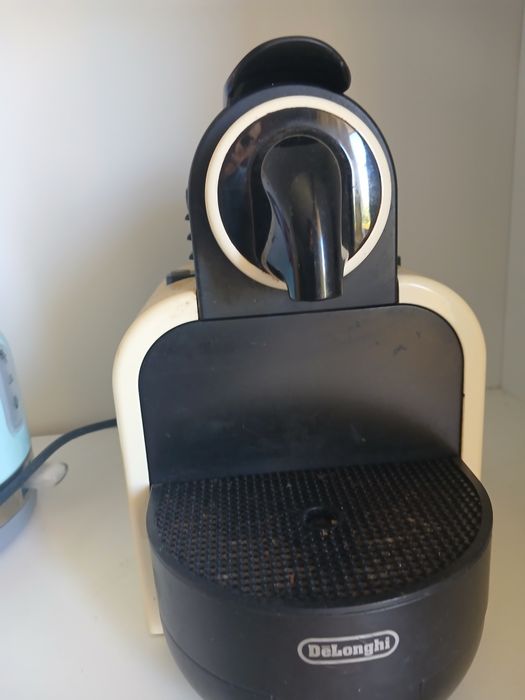 máquina de café de cápsulas Nespresso DeLonghi Essenza