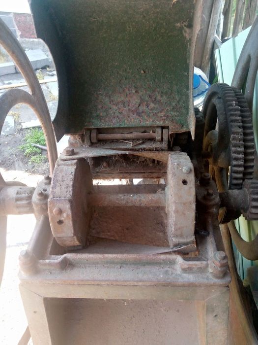 Продам січкарню у хорошому стані.